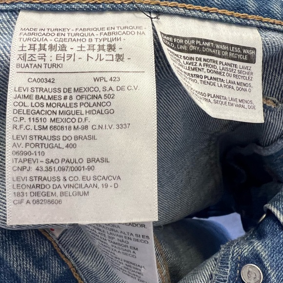 Levi’s Front Button Shorts - Picture 4 of 4
